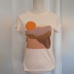Universal Thread Deserts sun Graphic tee